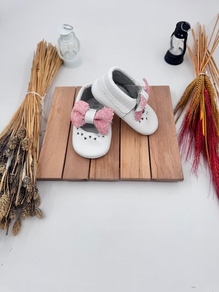 Minny Beyaz - Pembe Kelebek Doğal Deri Bebek Makosen