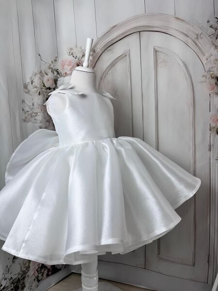 Shine Beyaz Pırıltılı Kabarık Kız Çocuk Elbise -İnci Broş Detaylı