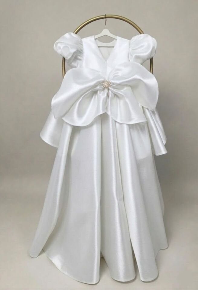 Annie Kız Çocuk Prenses Elbisesi – Beyaz Büyük Fiyonklu Kuyruk Detaylı Model Abiye