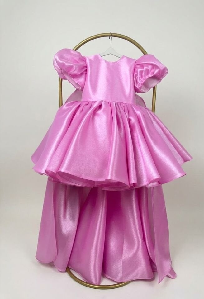 Annie Kız Çocuk Prenses Elbisesi – Pembe Büyük Fiyonklu Kuyruk Detaylı Model Abiye