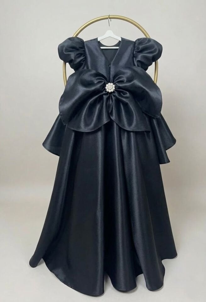 Annie Kız Çocuk Prenses Elbisesi – Siyah Büyük Fiyonklu Kuyruk Detaylı Model Abiye